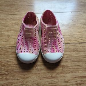 Pink marbled Native shoes 7c fit like 6c